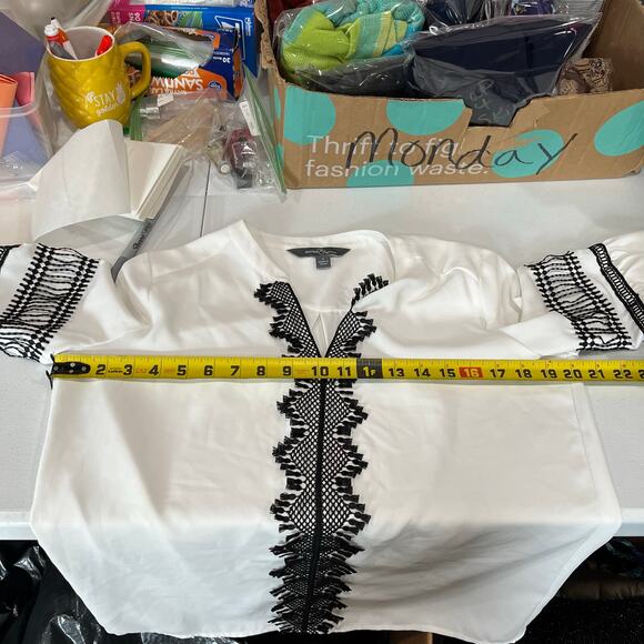 Market & Spruce Boho Bell Sleeve Embroidered Blouse White Size Small - Picture 5 of 6